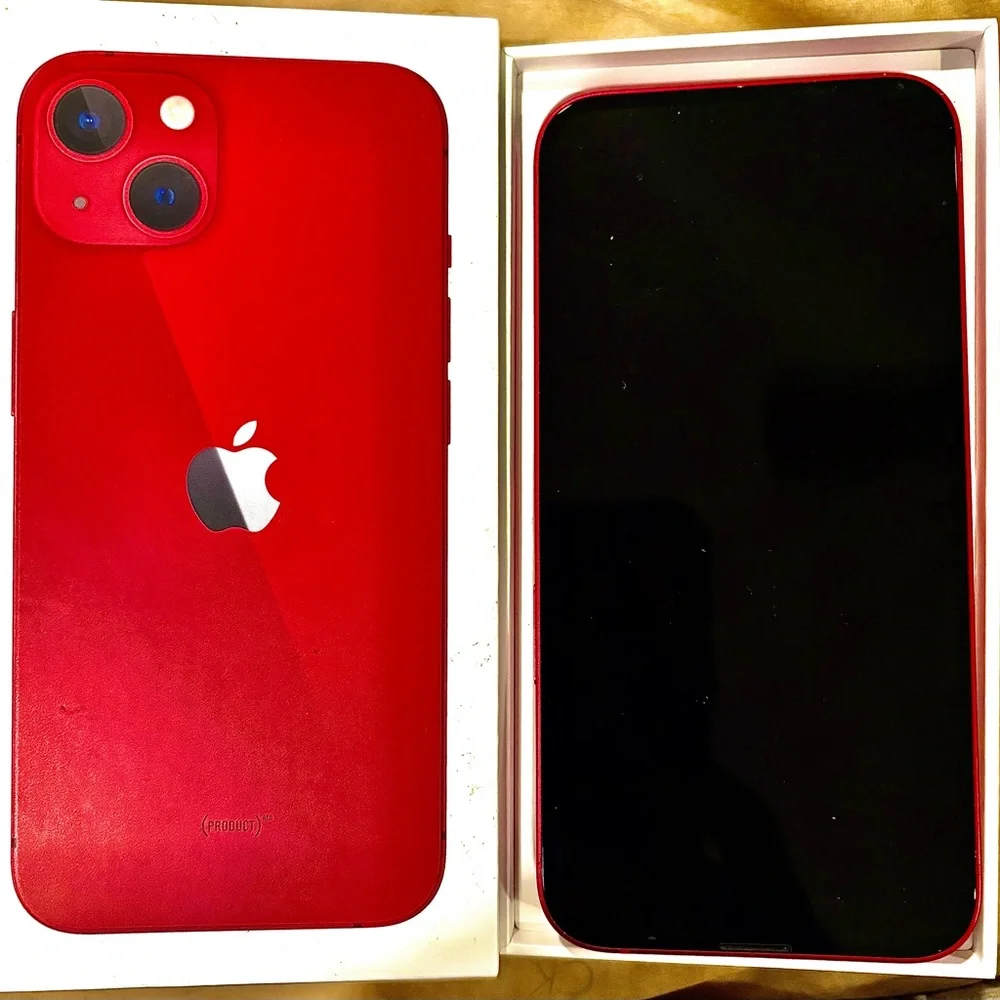 Apple iPhone 15 plus in Vibrant Red